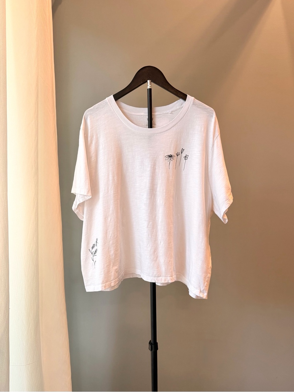 Levi's White Floral Crop 100% Cotton TShirt 3X Crew Neck Short Casual Summer